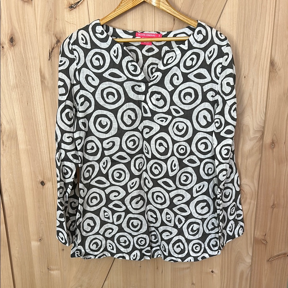 Stylish Black and White Women's Top